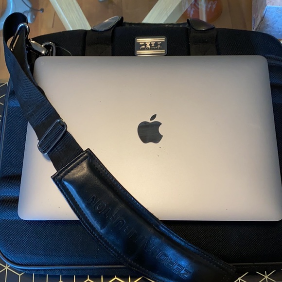 Used ZERO HALLIBURTON great condition with strap - Picture 6 of 7